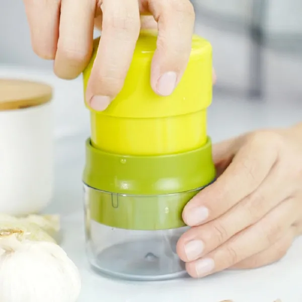 Plastic_Garlic_Mincer_Kitchen_Gadget_Tool