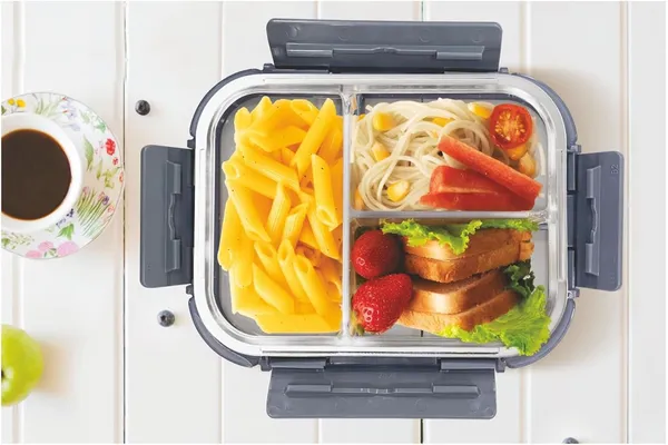Triple_Treat_Slim_Borosilicate_Glass_Three_Compartment_Lunch_Box_|_Leakproof_Silicone_Seal_|_Heat_Resistant_|_Great_for_Office_&_Outdoor_Activities_|_Best_for_Storing_Leftovers_(980_ml_|_Clear)