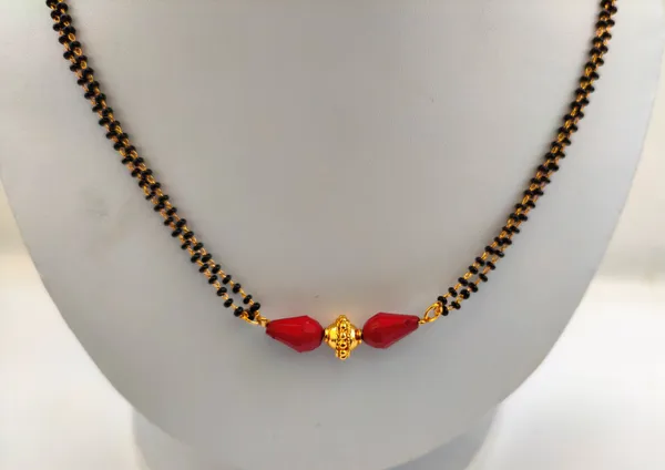Black_Beads_Cute_Chain_For_Women