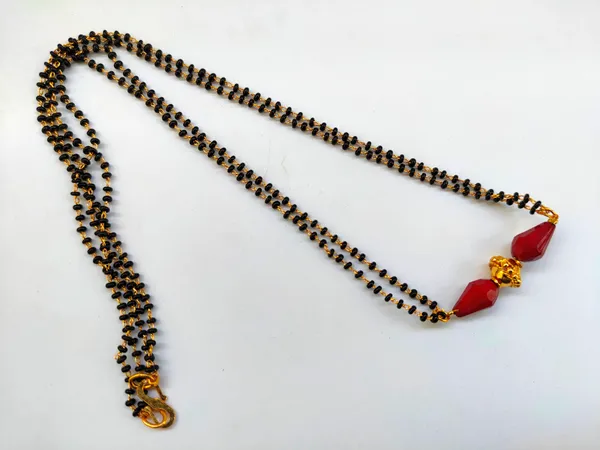 Black_Beads_Cute_Chain_For_Women