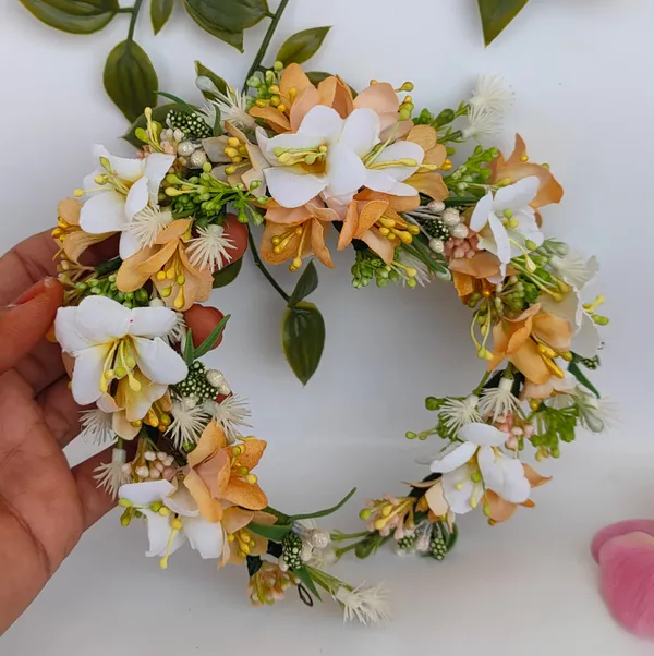 Gold_Artificial_Flower_Hair_Gajra_For_Women