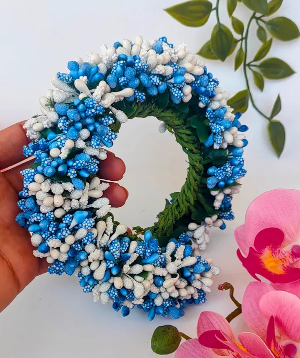 Blue_&_White_Artificial_Flora_Pollens_Gajra