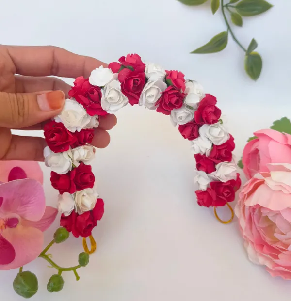 Red_&_White_Artificial_Rose_Gajra