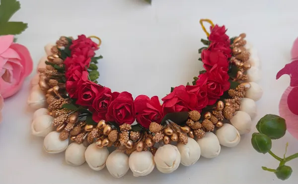 Red_&_Gold_Artificial_Flower_Hair_Gajra