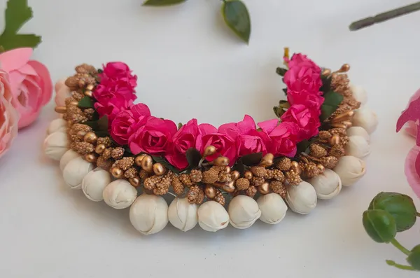 Pink_&_Gold_Artificial_Flower_Hair_Gajra