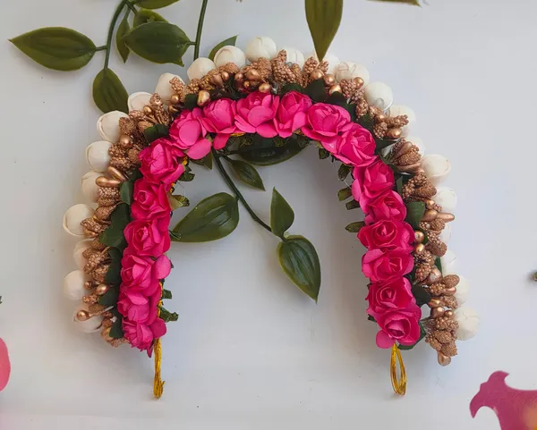 Pink_&_Gold_Artificial_Flower_Hair_Gajra
