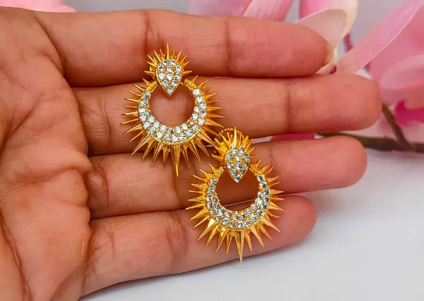 White_Designer_Ad_Earrings_With_Elegant_Antique_Finish