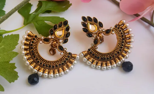 Black_Designer_Earrings_With_Modern_Finish