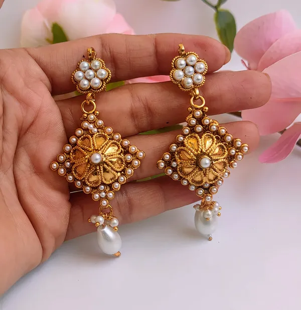 White_Charming_Stud_Earrings_For_Everyday_Elegance