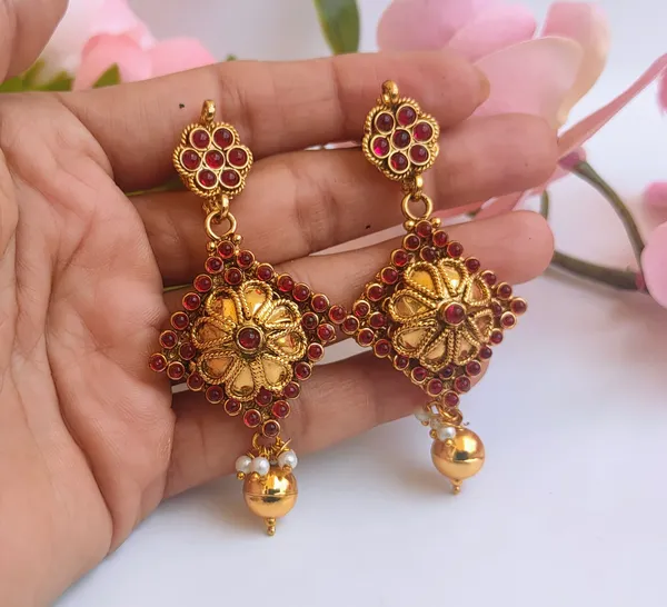 Red_Adorable_Earrings_With_A_Cute_And_Playful_Look