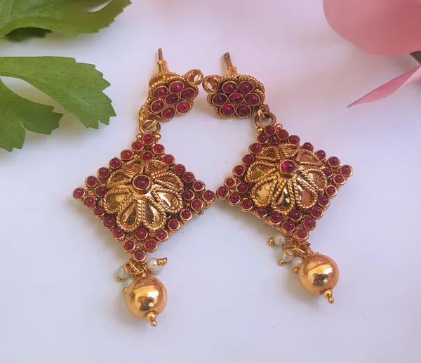 Red_Adorable_Earrings_With_A_Cute_And_Playful_Look