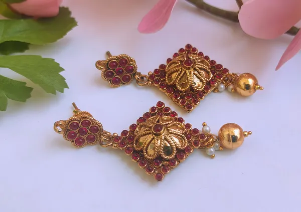 Red_Adorable_Earrings_With_A_Cute_And_Playful_Look