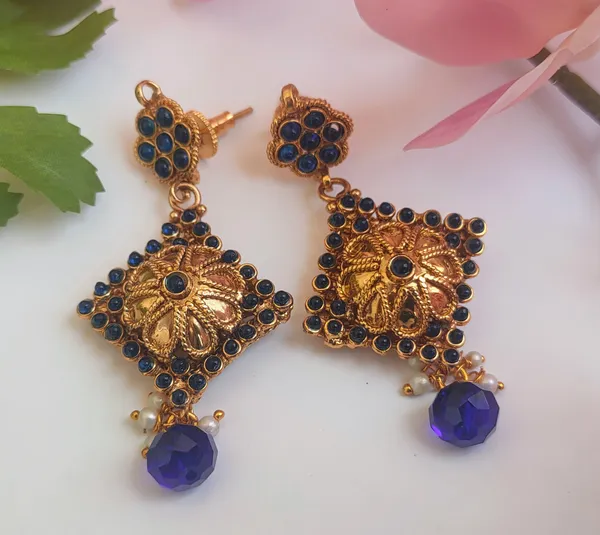 Royal_Blue_Statement_Earrings_For_A_Striking_Look