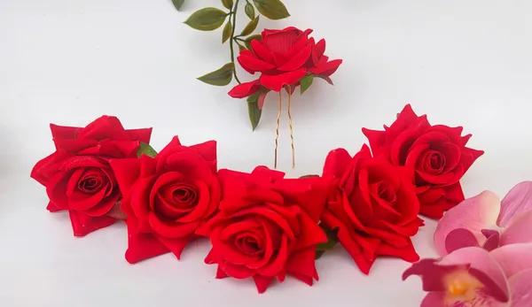 Red_Rose_Brooches_For_Women_(Set_Of_6)