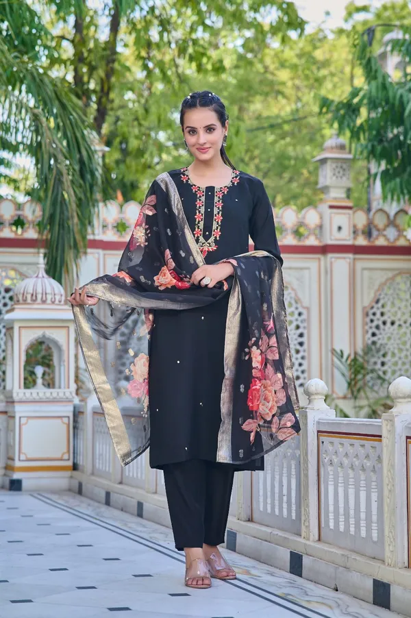 Black_Chanderi_Women_Embroidery_Straight_Kurta_Set_For_Women