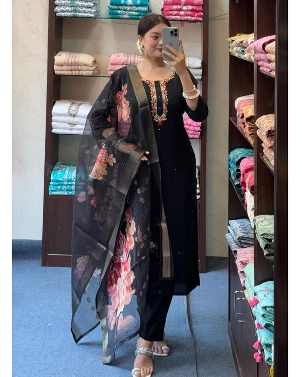 Black_Chanderi_Women_Embroidery_Straight_Kurta_Set_For_Women