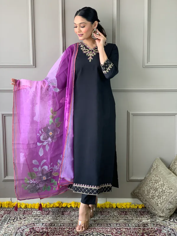Black_Chanderi_Viscose_Embroidered_A-Line_Kurta_With_Dupatta_And_Pant_Set_For_Women
