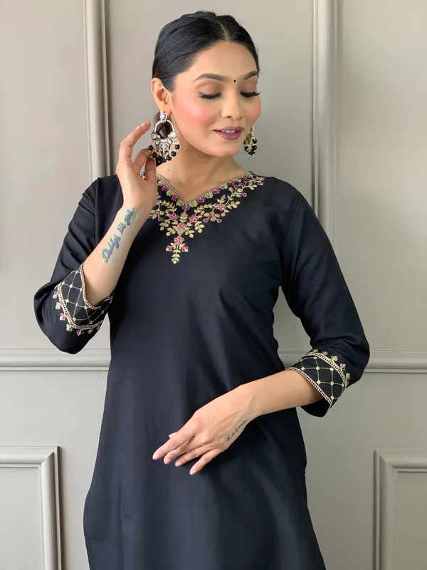 Black_Chanderi_Viscose_Embroidered_A-Line_Kurta_With_Dupatta_And_Pant_Set_For_Women