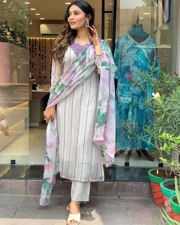 Lavender_Tabby_Silk_Embroidered_A-Line_Kurta_With_Dupatta_And_Pant_Set_For_Women