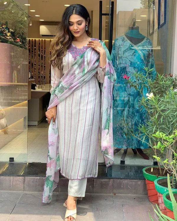 Lavender_Tabby_Silk_Embroidered_A-Line_Kurta_With_Dupatta_And_Pant_Set_For_Women