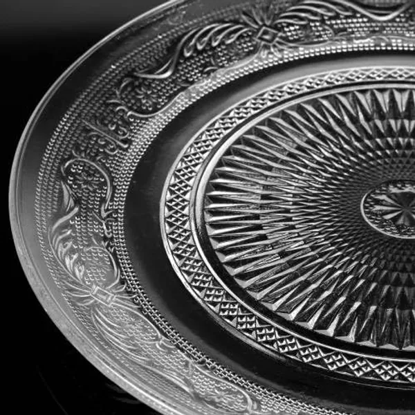 Premium_Glass_Serving_Plate_With_Elegant_Embossed_Design_Perfect_For_Dining,_Parties_And_Decorative_Displays