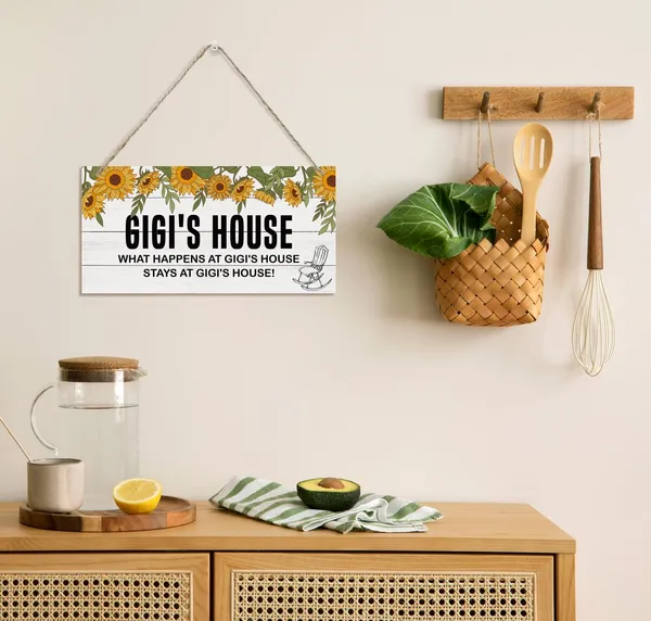 White_Rustic_Gigi'S_House_Decor_Sign,_Sunflower_Sign,_Hanging_Decorative_Wood_Plaque,_Printed_Wood_Art_Wall_Decor,_What_Happens_At_Gigi'S_House,_Stays_At_Gigi'S_House_Sign,_Gift_|_For_Grandma_12X6In