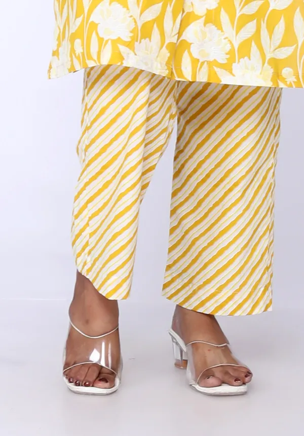 Yellow_Sleeveless_Cotton_Regular_Fit_Solid_Kurti_And_Pant_For_Women
