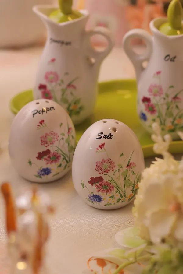Green_Oil_and_Vinegar_Dispenser_with_Shakers_Duo