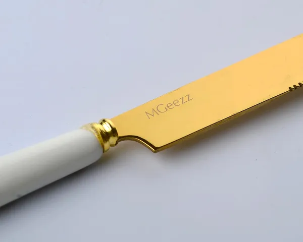 Set_Of_6_Abstract_White_Stainless_Steel_Golden_Knife