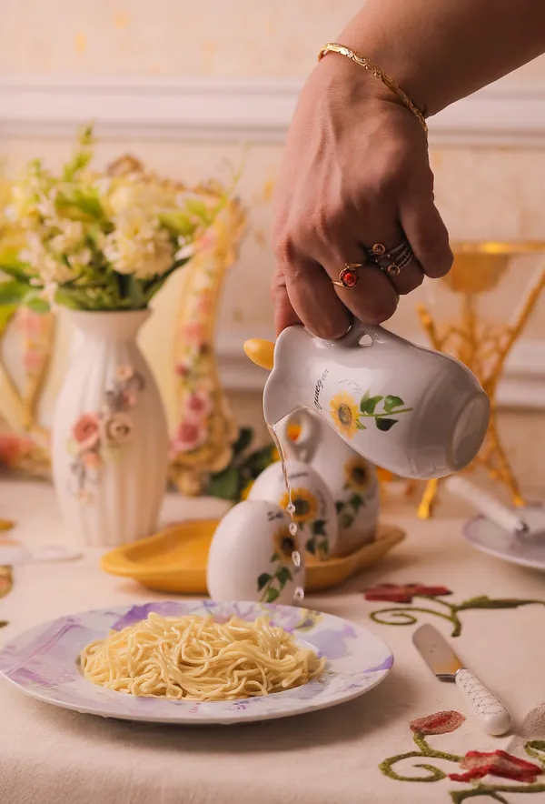 Yellow_oil_and_vinegar_dispenser_with_shakers_duo