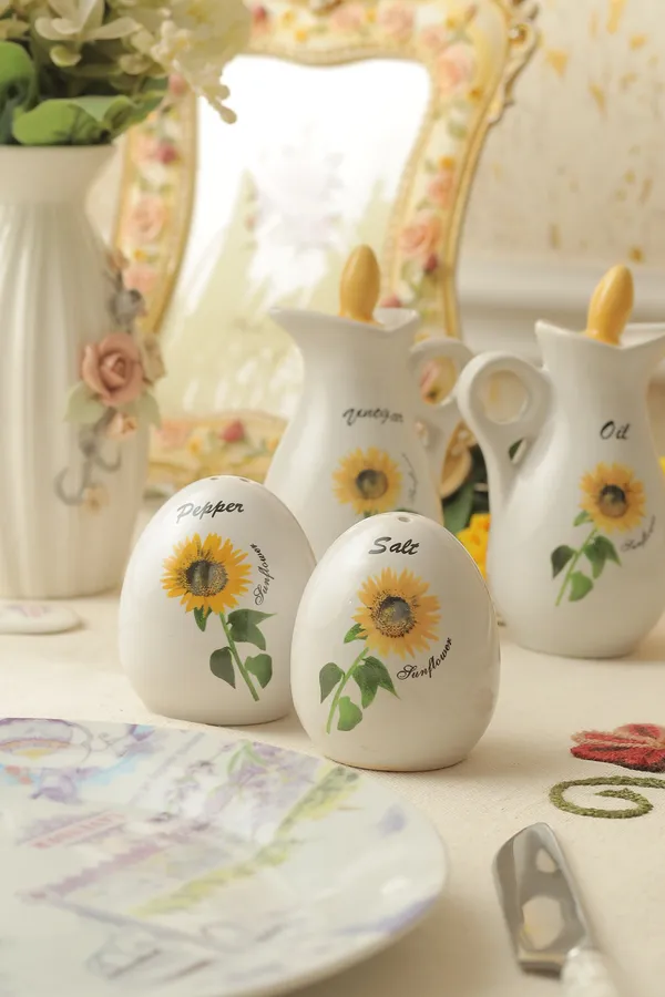 Yellow_oil_and_vinegar_dispenser_with_shakers_duo
