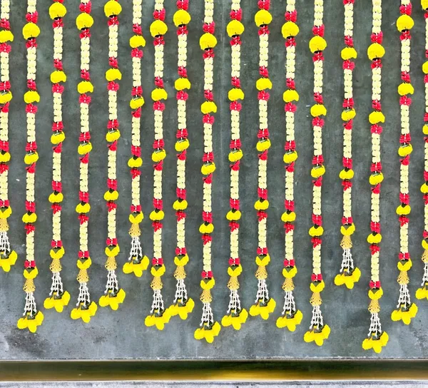 Yellow_&_Red_Artificial_Marigold_Garland_Pack_Of_4