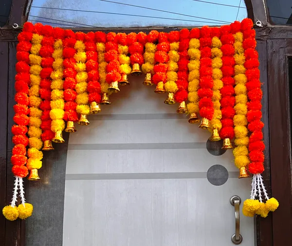 Yellow_&_Mango_Decorative_Artificial_Marigold_Bandanwar