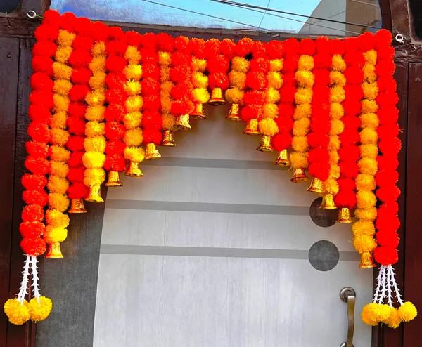 Yellow_&_Mango_Decorative_Artificial_Marigold_Bandanwar