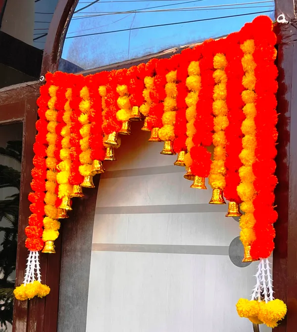 Yellow_&_Mango_Decorative_Artificial_Marigold_Bandanwar