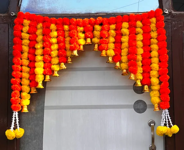 Yellow_&_Mango_Decorative_Artificial_Marigold_Bandanwar