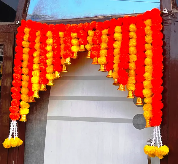 Yellow_&_Mango_Decorative_Artificial_Marigold_Bandanwar