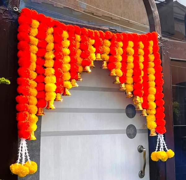 Yellow_&_Mango_Decorative_Artificial_Marigold_Bandanwar