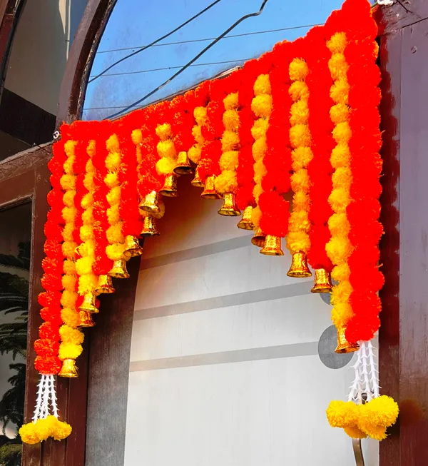 Yellow_&_Mango_Decorative_Artificial_Marigold_Bandanwar