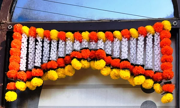 Yellow_&_Mango_Decorative_Artificial_Marigold_Bandanwar