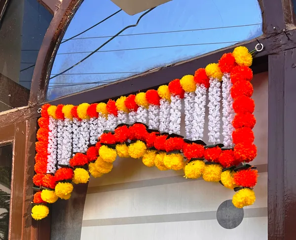 Yellow_&_Mango_Decorative_Artificial_Marigold_Bandanwar