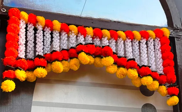 Yellow_&_Mango_Decorative_Artificial_Marigold_Bandanwar