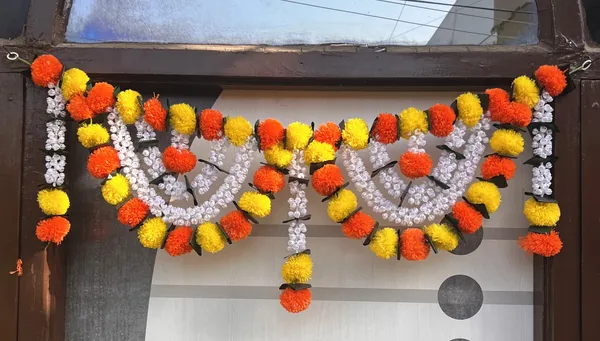 Yellow_&_Mango_Decorative_Artificial_Marigold_Bandanwar