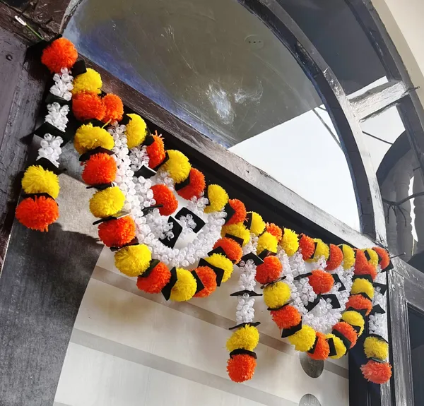 Yellow_&_Mango_Decorative_Artificial_Marigold_Bandanwar