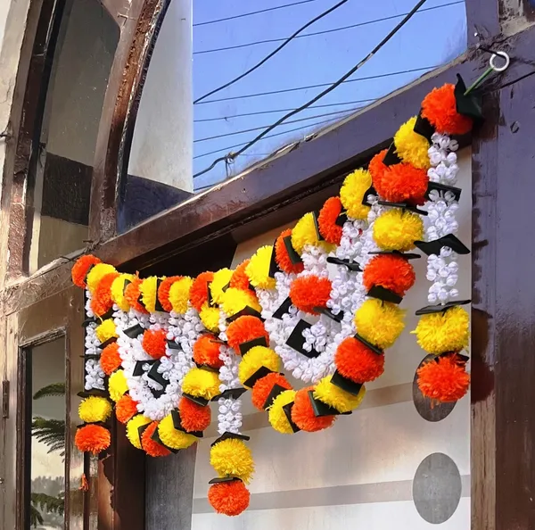 Yellow_&_Mango_Decorative_Artificial_Marigold_Bandanwar