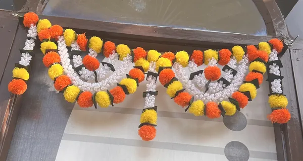 Yellow_&_Mango_Decorative_Artificial_Marigold_Bandanwar