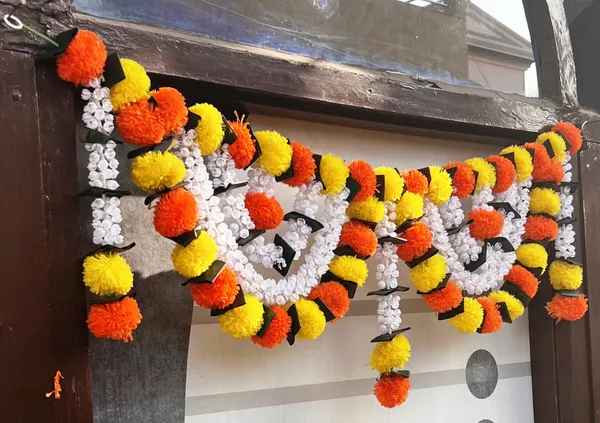 Yellow_&_Mango_Decorative_Artificial_Marigold_Bandanwar