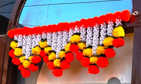 Yellow_&_Mango_Decorative_Artificial_Marigold_Bandanwar