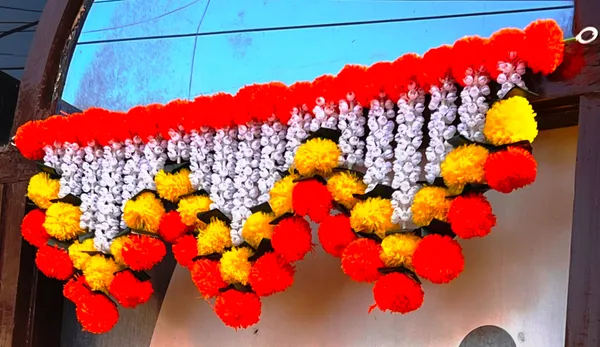 Yellow_&_Mango_Decorative_Artificial_Marigold_Bandanwar