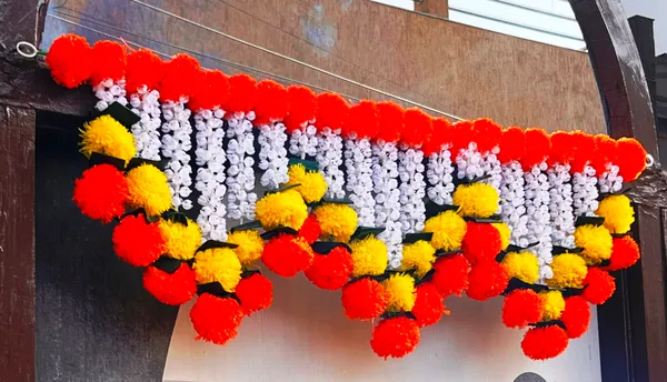 Yellow_&_Mango_Decorative_Artificial_Marigold_Bandanwar